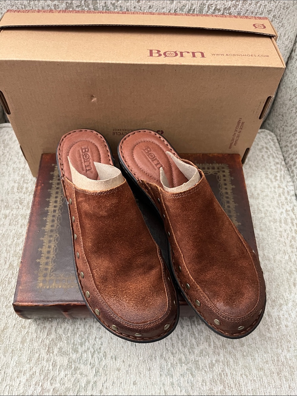 Born Majesty brown suede nib